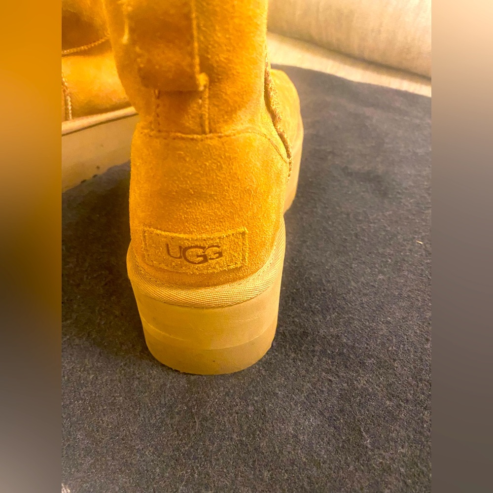 UGG Women's Botas Ugg Classic Platform /size 9
